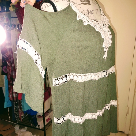 Woman's size 0 shirt, spaghetti strap on shoulder,  off shoulder - Picture 5 of 9